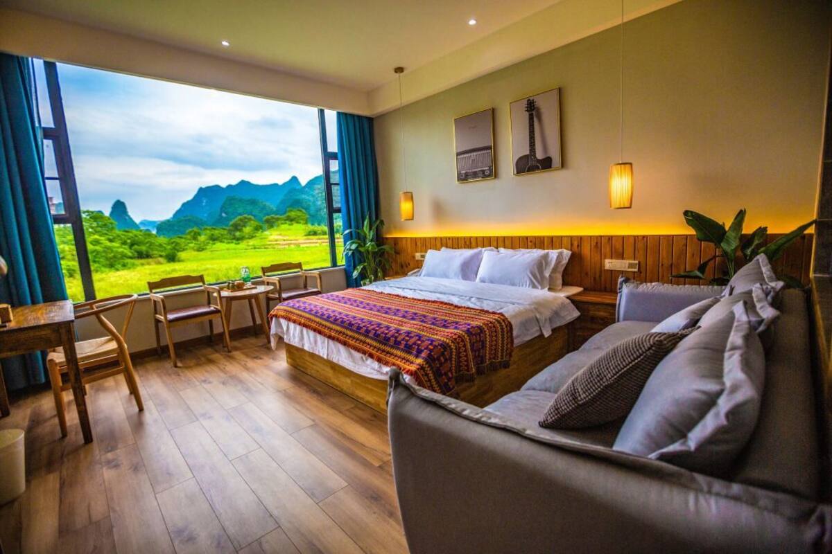 Luksussuite, 1 kingsize-seng, fjellutsikt | Skrivebord for bærbar PC og wi-fi (inkludert)