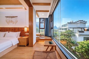 Chambre supérieure double, 1 très grand lit, vue sur la vallée | Vue de la chambre