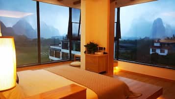 Laptop workspace, free WiFi