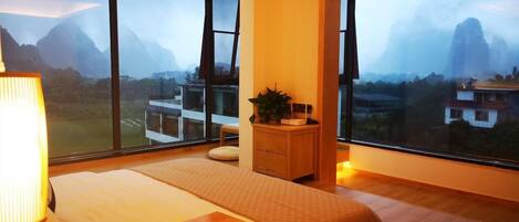 Doppia Superior, 1 letto king, vista valle | Postazione laptop, insonorizzazione, Wi-Fi gratuito