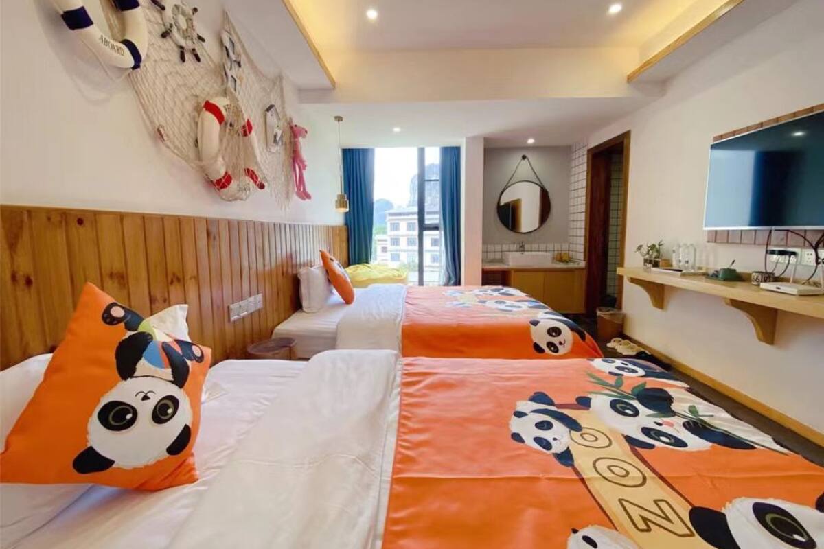 Suite – superior, fjellutsikt | Skrivebord for bærbar PC og wi-fi (inkludert)