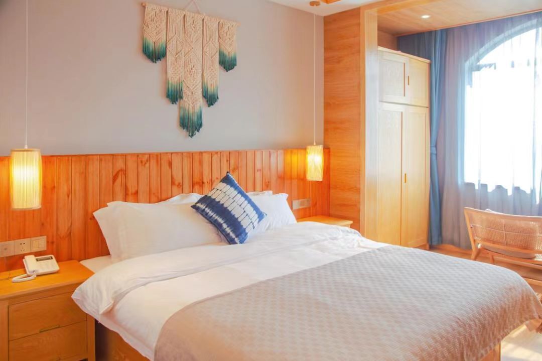 Basic Double Room, 1 Queen Bed, Mountain View | Laptop workspace, free WiFi