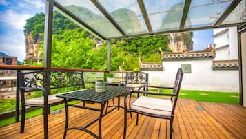 Luxury Suite, Mountain View | Outdoor dining