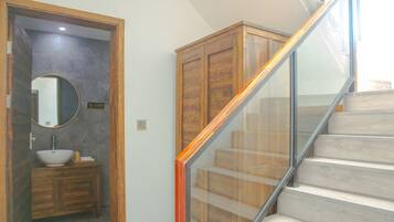 Laptop workspace, free WiFi