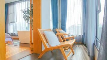 Luxury Double Room, 1 King Bed, Mountain View | Interior