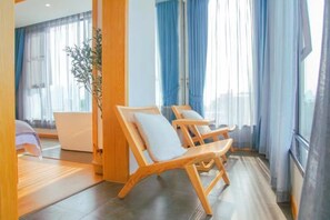 Kamar Double Mewah, 1 Tempat Tidur King, pemandangan gunung | Interior