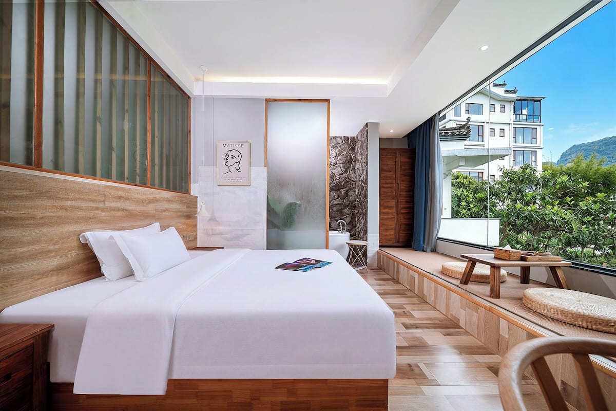 Habitación doble de lujo, 1 cama King size, vista a la montaña | Espacio para trabajar con laptop, insonorización y wifi gratis