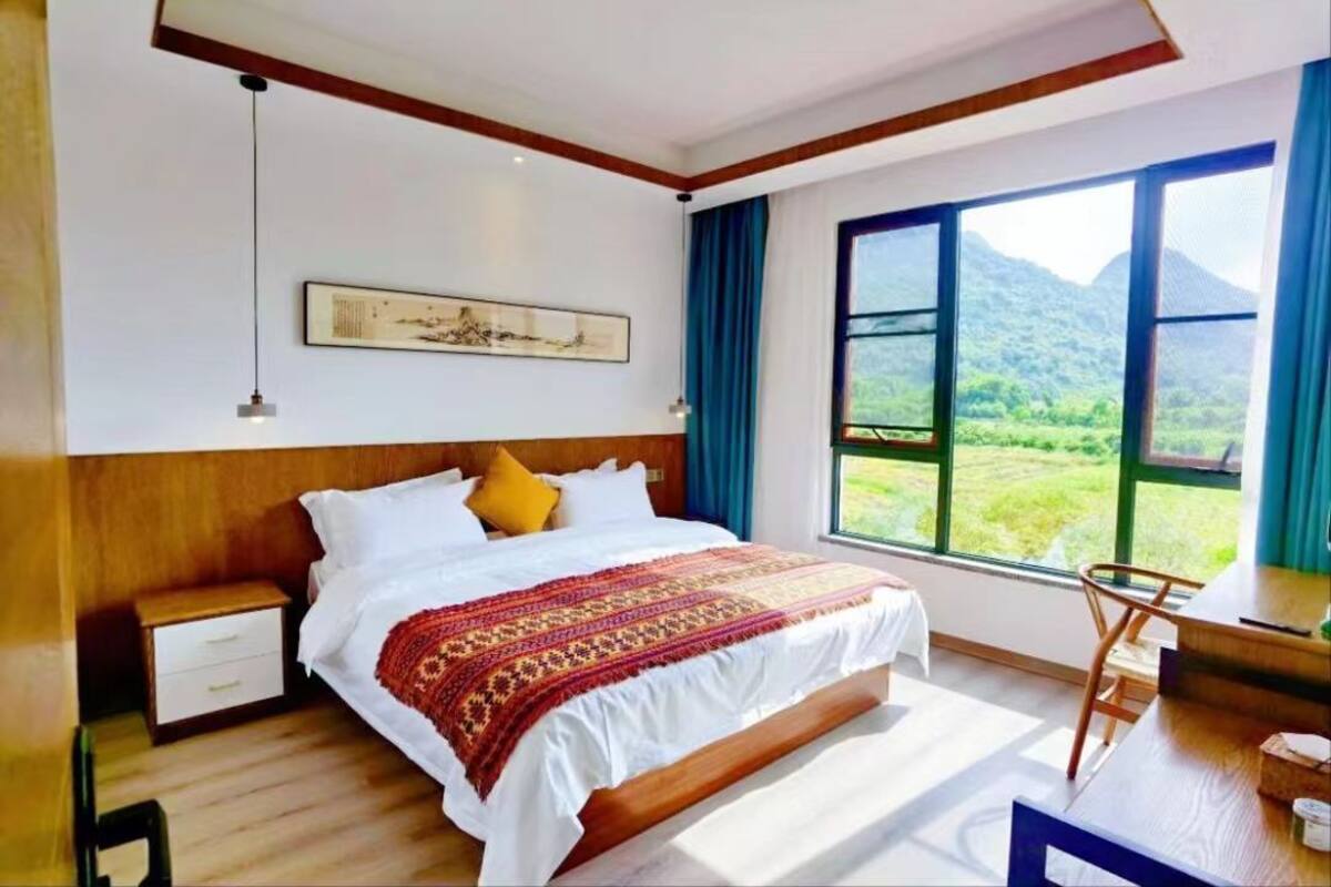 Suite – superior, fjellutsikt | Skrivebord for bærbar PC og wi-fi (inkludert)