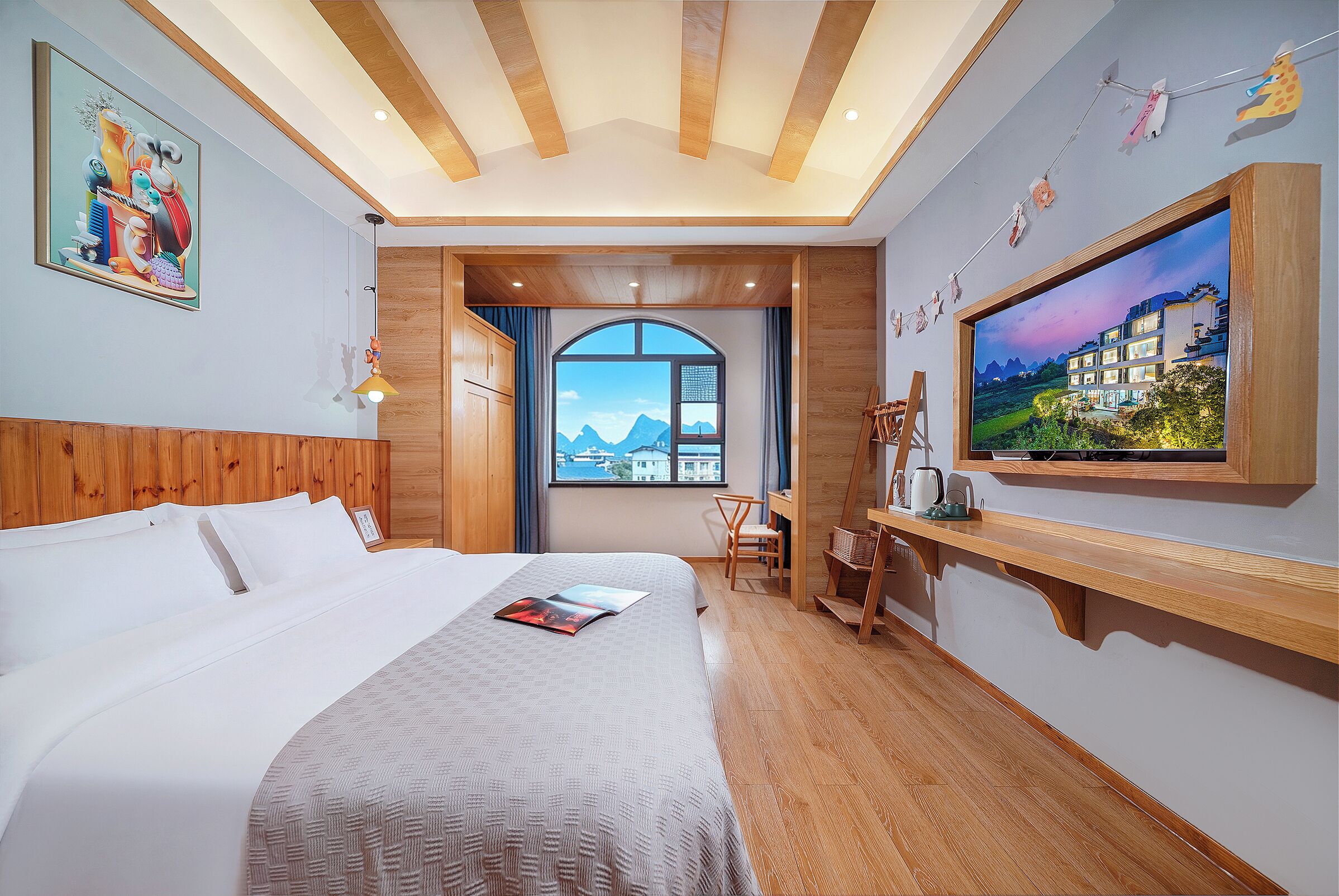 Habitación básica doble, 1 cama Queen size, vista a la montaña | Espacio para trabajar con laptop, insonorización y wifi gratis 