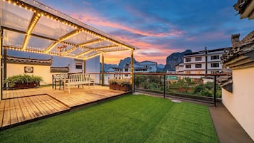 Luxury Suite, Mountain View | Terrace/patio