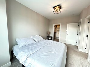 3 bedrooms, WiFi, bed sheets - Vibrant South Surrey (Surrey)