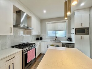 Private kitchen - Vibrant South Surrey (Surrey)