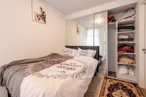 1 室のベッドルーム、WiFi、ベッドシーツ