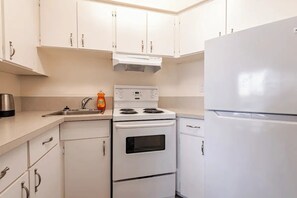 Private kitchen - Wake Up to Water Views in this Cozy Retreat (Vancouver)