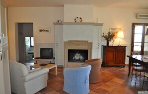 Living area - PODERE DELLA MADONNA VILLA - PODERE DELLA MADONNA (Montaione)