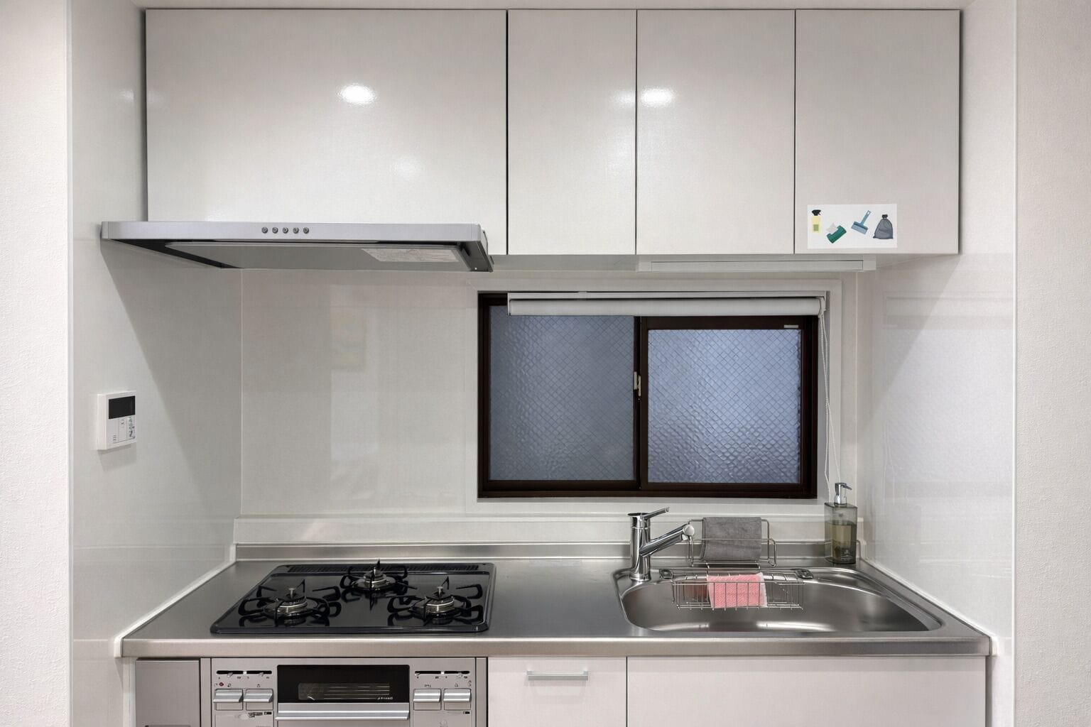 Apartment, 2 Double Beds | Private kitchen | Fridge, microwave, stovetop, cookware/dishes/utensils