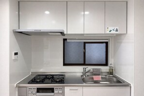 Apartment, 2 Double Beds | Private kitchen | Fridge, microwave, stovetop, cookware/dishes/utensils - EPO Shinmachi Maison Apartment (Osaka)