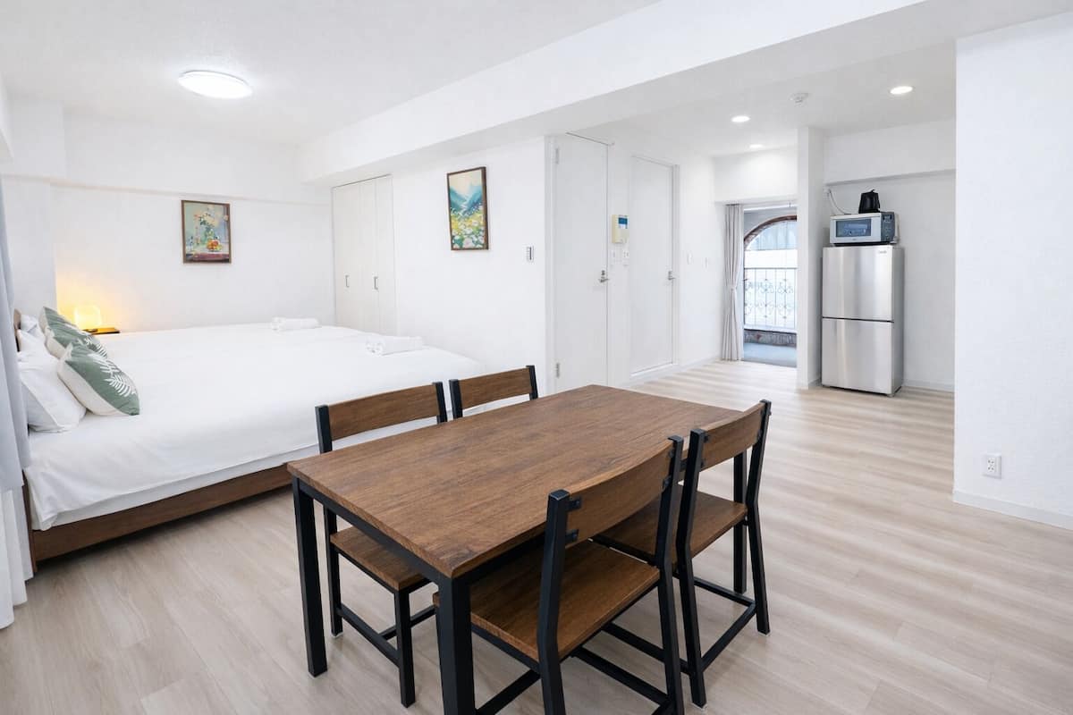 Phòng 4, 1 phòng ngủ | Màn/rèm cản sáng, bàn ủi/dụng cụ ủi quần áo