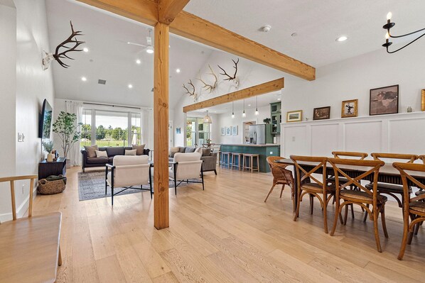 Interior - Redwood Meadows 4-bedroom Farmhouse in Beautiful Crescent City (Crescent City)