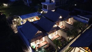 A multi-story building with a rooftop terrace and a swimming pool. - Arena Villa Ubud (Ubud)