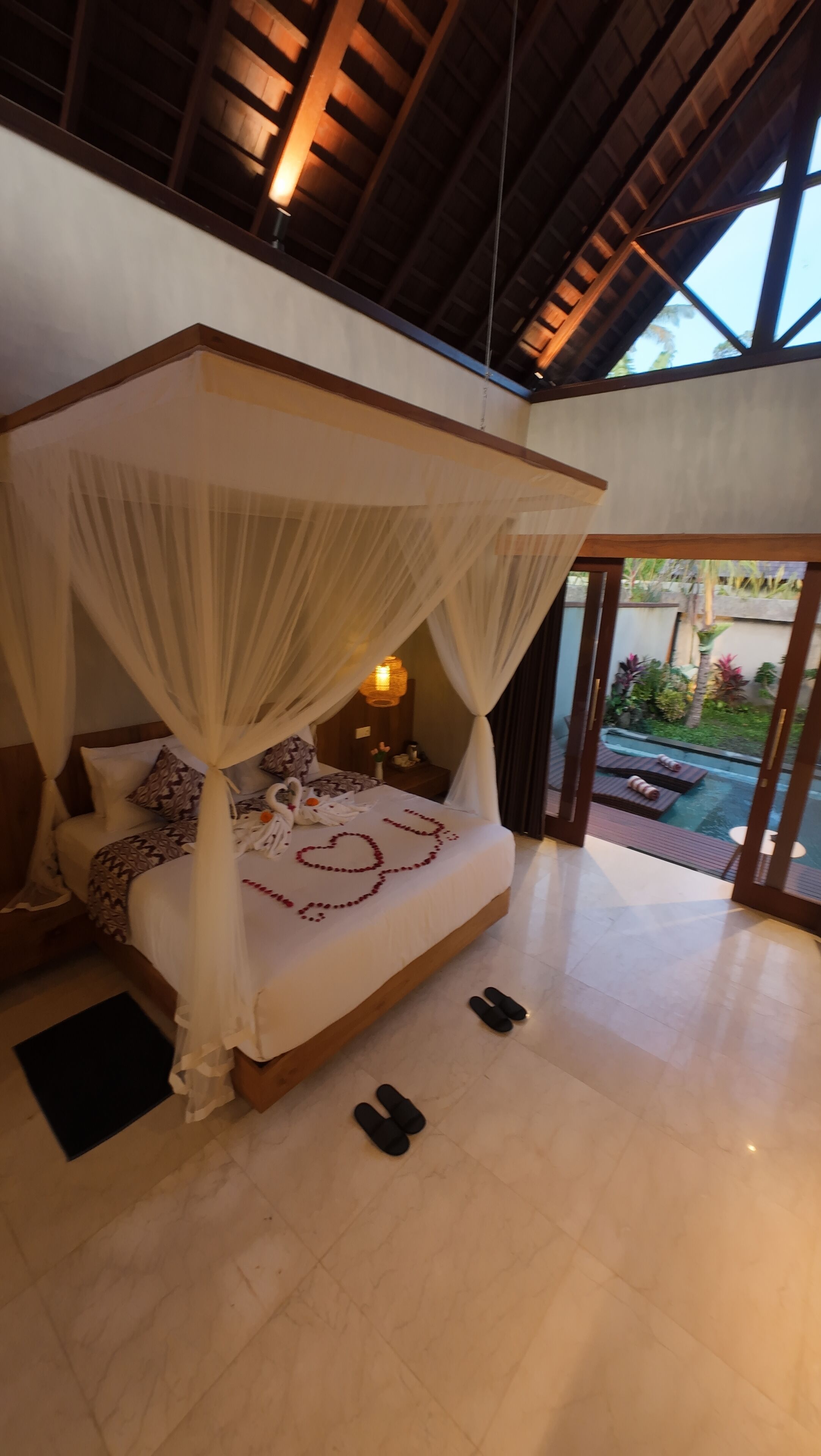 Biệt thự, 1 giường cỡ king, quang cảnh hồ bơi | Két bảo mật tại phòng, bàn, truy cập Internet không dây miễn phí 