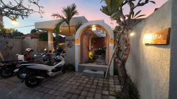 Villa, 1 cama de matrimonio grande, vistas a la piscina | Jardines del alojamiento