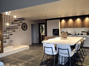 Comfort driepersoonskamer, privézwembad, uitzicht op tuin | Dineren