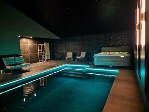 Villa Prestige, piscine privée, vue sur le jardin | Piscine | Piscine intérieure