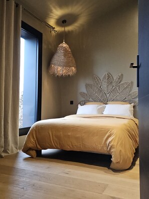 Comfort driepersoonskamer, privézwembad, uitzicht op tuin | Gratis wifi