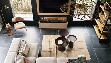 Comfort Triple Room, Private Pool, Garden View | Living area