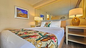 1 bedroom, iron/ironing board, WiFi, bed sheets - Aloha Surf 706 — Central Waikiki Queen Studio-Suite w/Sofa-Bed&Kitchen ⁂Sleeps 3 (Honolulu)