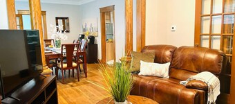 Spacious 6BR Home · Near Top Attractions