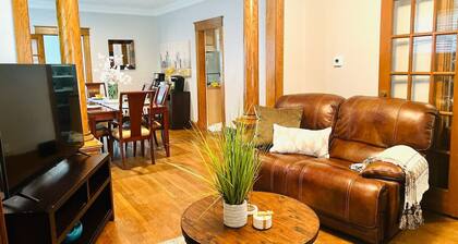 Spacious 6BR Home · Near Top Attractions