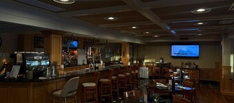 Standard 2 Queen Bedroom