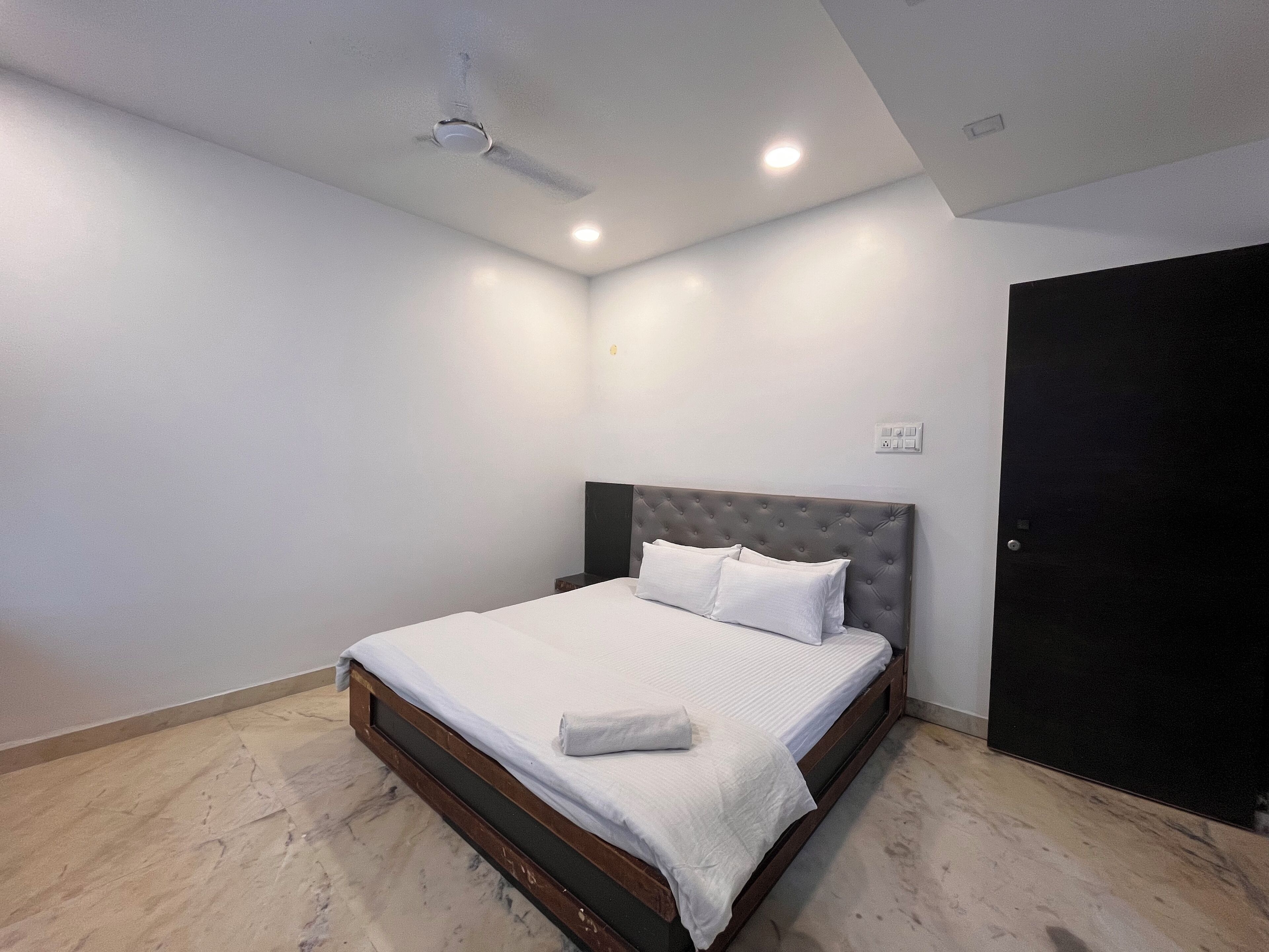 Double Room | Laptop workspace, free WiFi