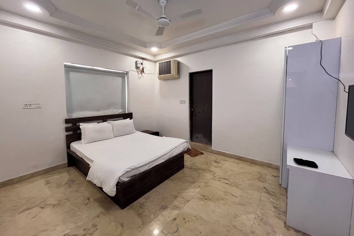 Kamar Double | Ruang kerja ramah laptop dan Wi-Fi gratis