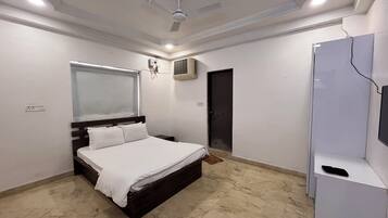 Kamar Double | Ruang kerja ramah laptop dan Wi-Fi gratis