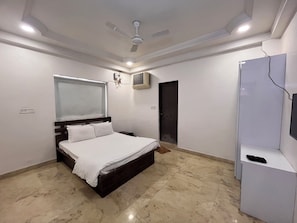 Kamar Double | Ruang kerja ramah laptop dan Wi-Fi gratis