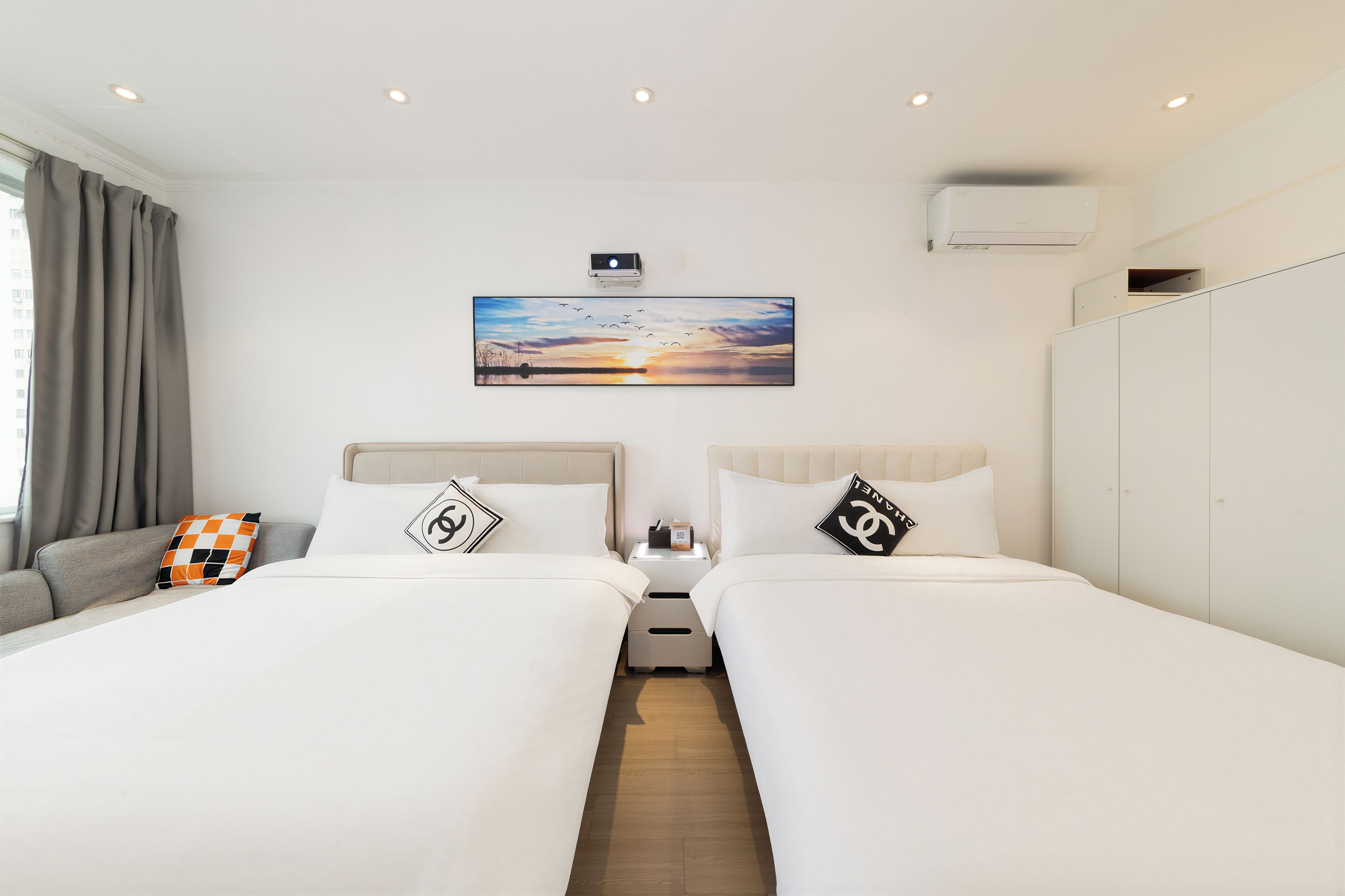 Free WiFi, bed sheets