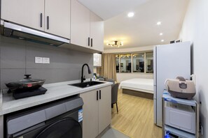 Free WiFi, bed sheets - Shanghai Tongrenge Guesthouse  (Shanghai)