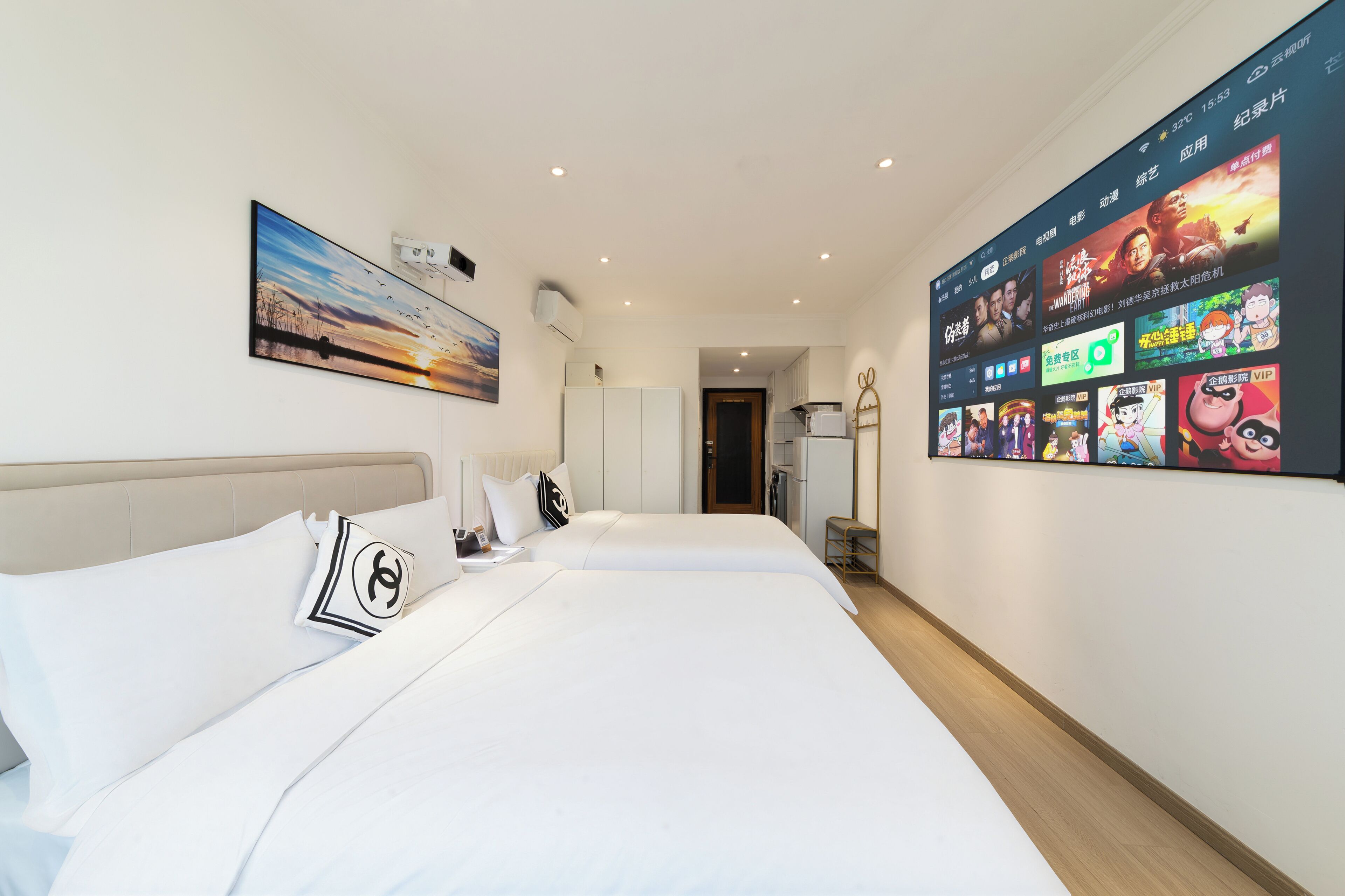 Free WiFi, bed sheets