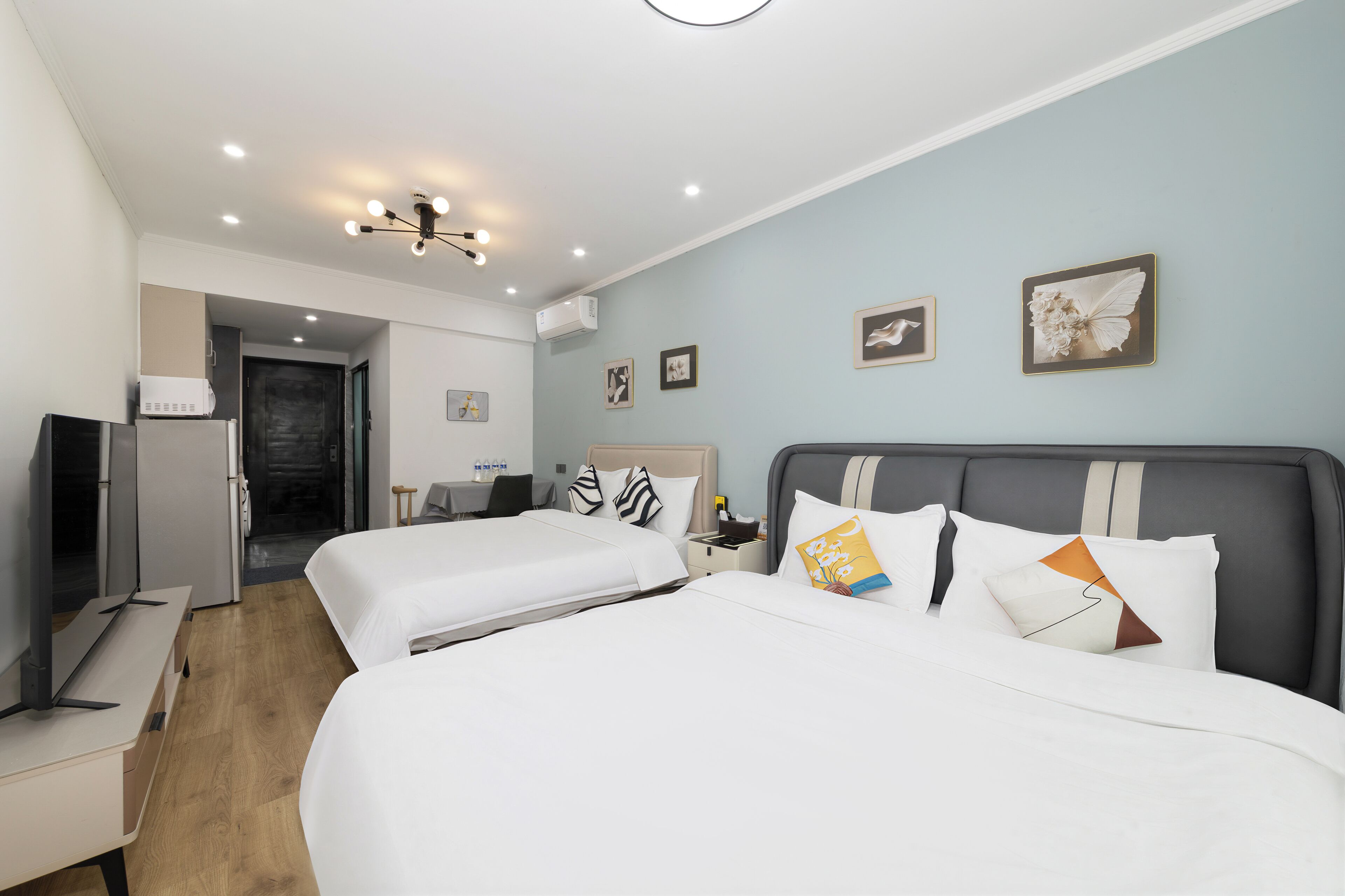 Free WiFi, bed sheets