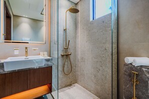 Departamento de lujo, 2 habitaciones, balcón, vista al canal | Baño