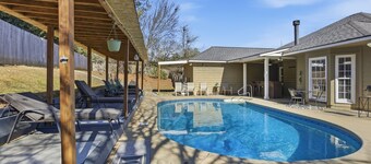 Entire Cozy Home. Pool. Firepit. Near Airport, Ft. Benning. Copper Creek Tennis