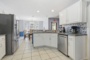 電子レンジ、オーブン、コンロ、食器洗い機