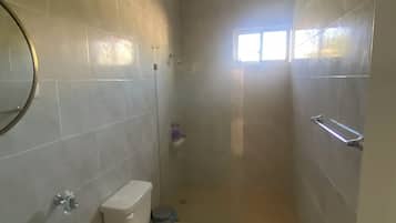 Toallas, jabón, papel de baño