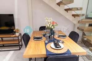Apartment | Dining - Bloomfields Stylish 2BR in Oasis Mas (Abu Dhabi)