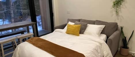 1 habitación, tabla de planchar con plancha, wifi gratis y ropa de cama