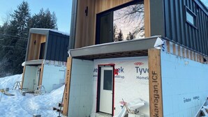 Unclassified image, 3 of 31, button - Tinwood Cabins – The Climb, 3 mins to Rossland (Rossland)
