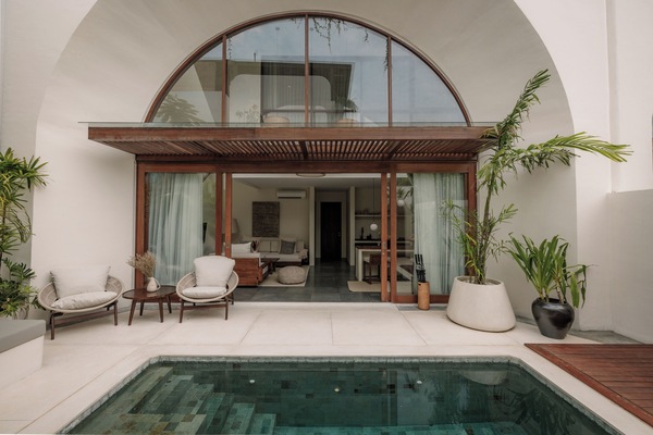 Outdoor pool, pool loungers